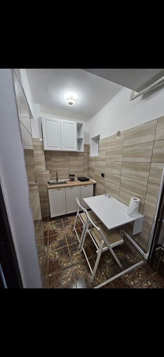 Vand Garsoniera zona Billa 32 mp