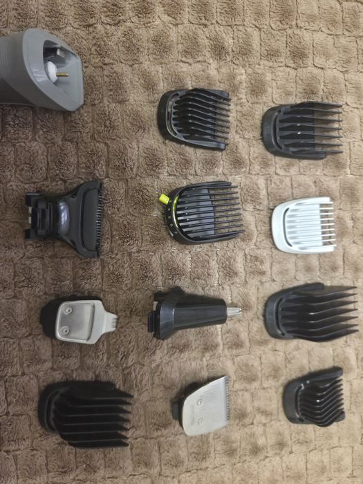Aparat de tuns multifuncțional Philips Multigroom Seria 5000, 11 în 1 (Wet & Dry)
