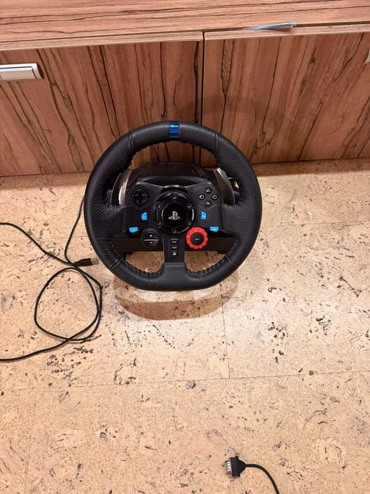 Logitech g29 DRIVING FORCE  волан с педали