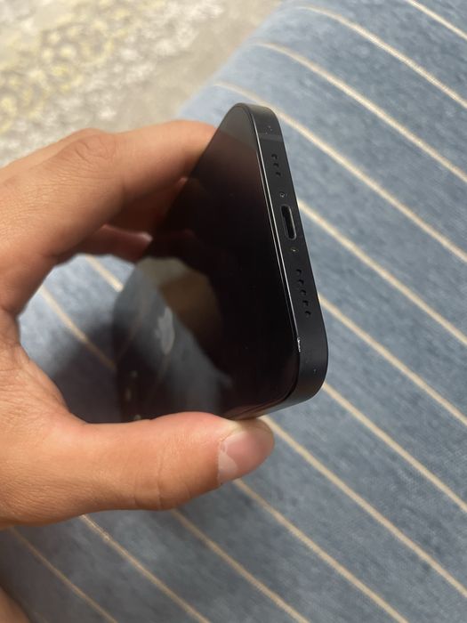 Iphone 12 почти новая