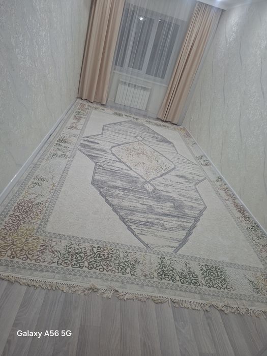 Кілем және ас үй столы сатылады