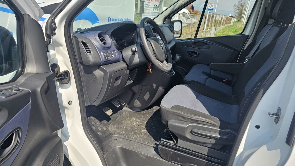 Opel Vivaro 1.6 D 140 cp 9 locuri model lung