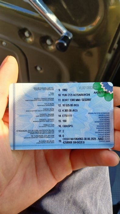 Zil 131 naxadi ishlab turgan moshin