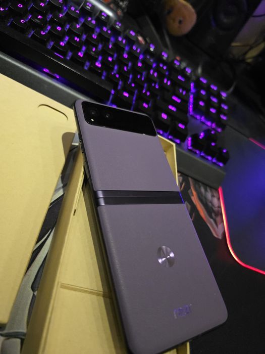 Motorola Razr 40 (Summer Lilac) 8/256GB – Като НОВ + 2 кейса подарък