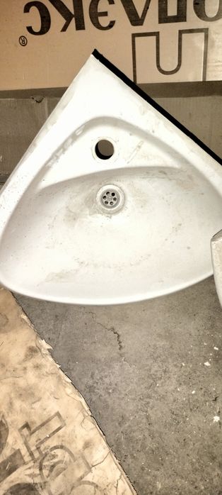 Умывальник навесной.Б/у