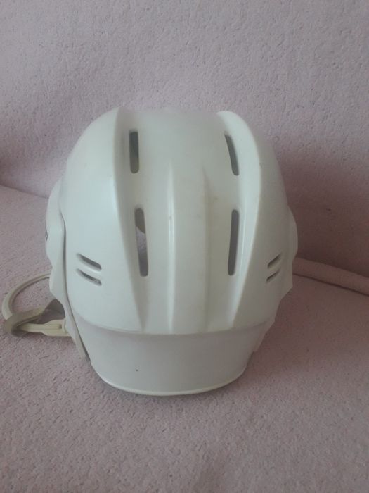 Продам шлем хоккейный