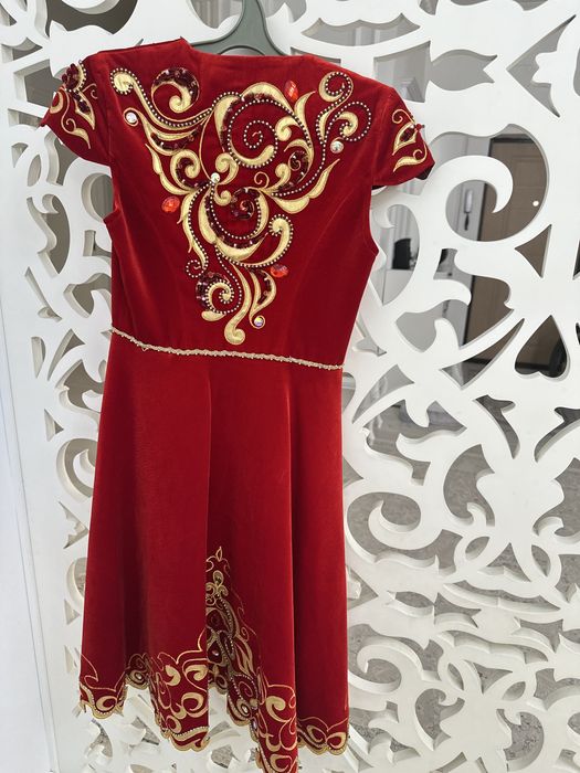 Ұлттық костьюм мен камзол сатылады.