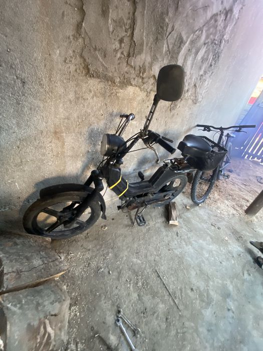 Vand sau schimb Scuter 49cc si caprita