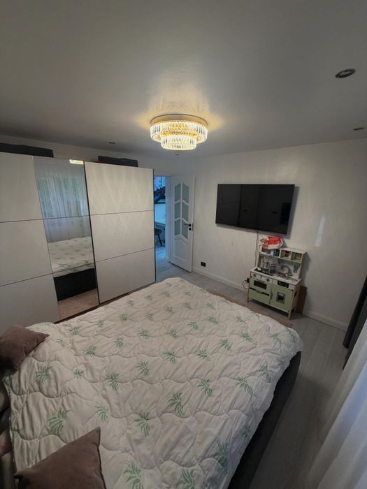Vând apartament mobilat