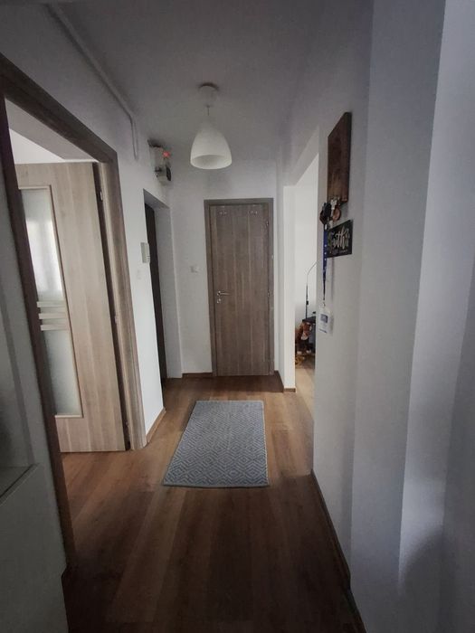 Apartament cu 3 camere in Dambu, 52m² cu balcon inchis, izolat.