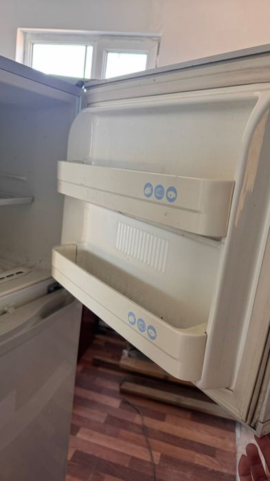 Холодильник срочно продам