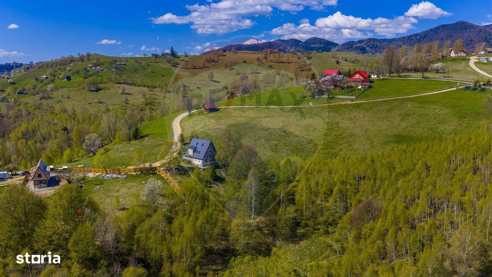 Casă de vacanta/ teren 1005 mp - Pestera- priveliste de Poveste!