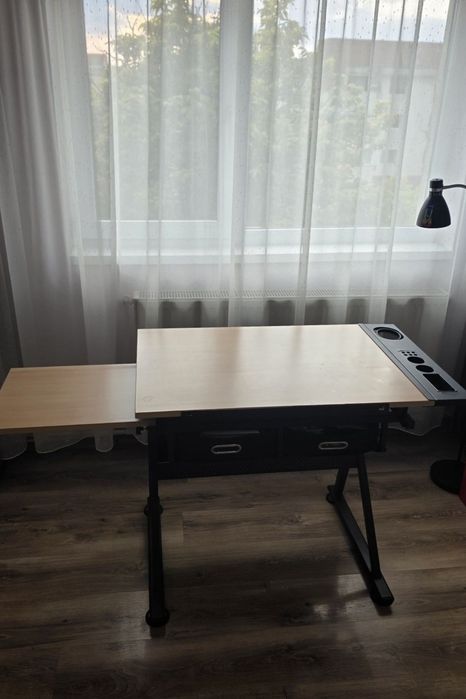 Masa de desen, stil birou, din lemn, cu blat reglabil, sertare si compartimente pentru instrumente