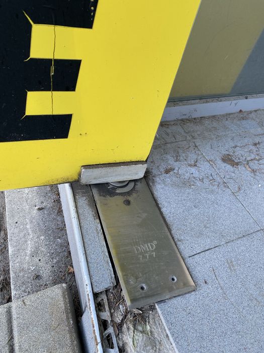 Стъклена врата от закалено стъкло с механизъм и дръжка