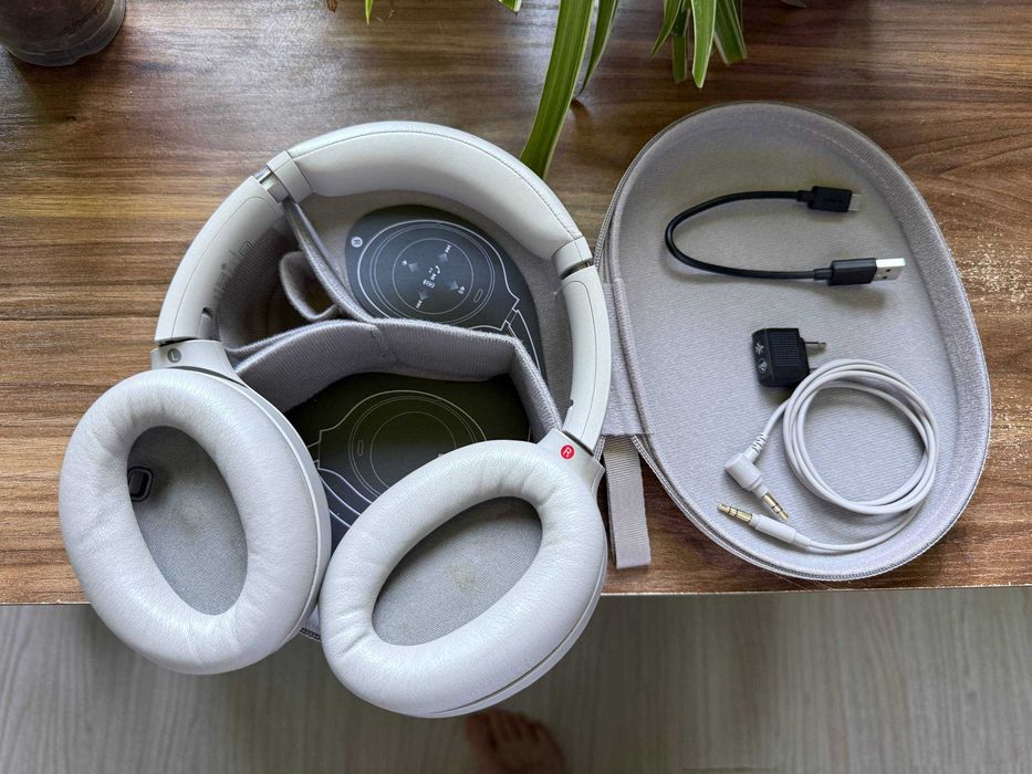 Наушники Sony WH1000 XM4