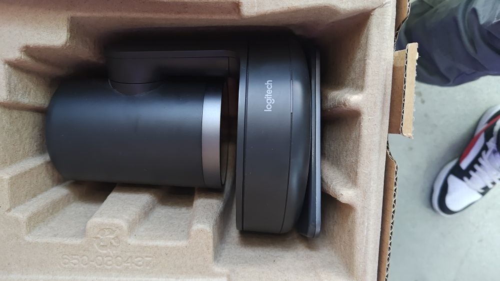 Vând camera web/viseo conferința/ video chat Logitech v-r0010 4k