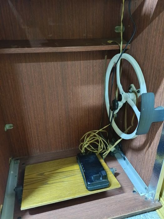 Продам швейную машинку