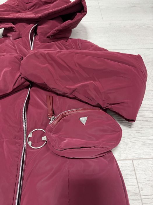 Дамско зимно  яке на Guess бордо и дълго зимно яке в син цвят