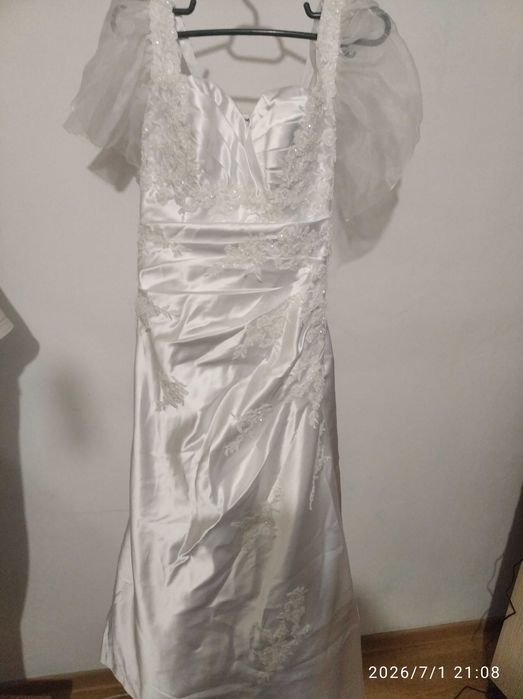 Vând rochie de mireasa cu voal pentru umeri