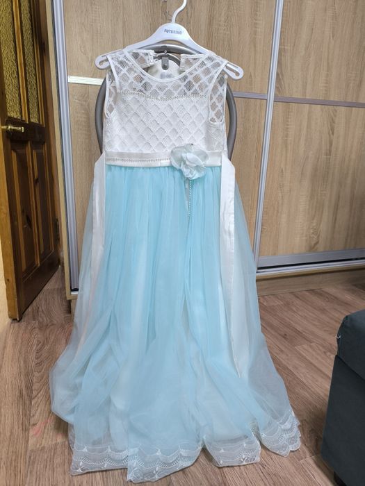 Продам два платья на выход