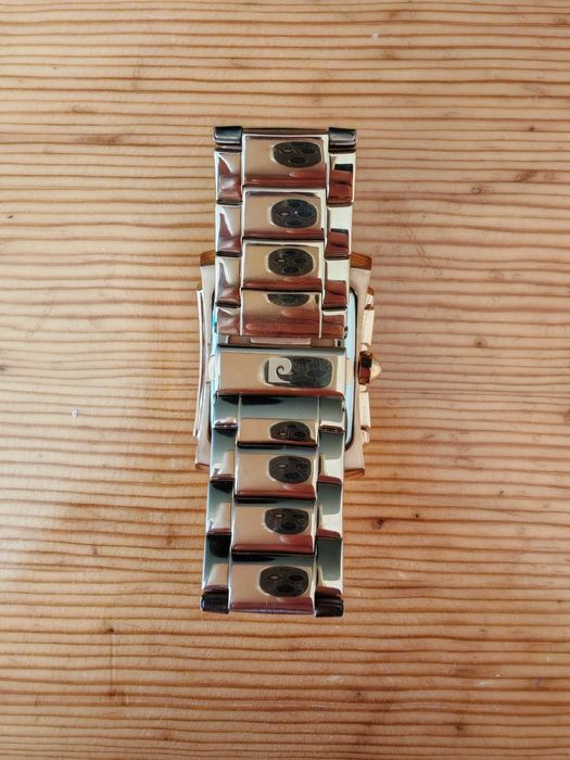 Часовник PIERRE Cardin - позлатен дизайнерски.