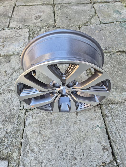 O jantă originală R17 Kia Sportage seria 6.5Jx17 ET40 - 5x114,3