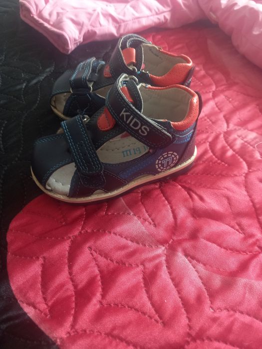 Продам детские сандали