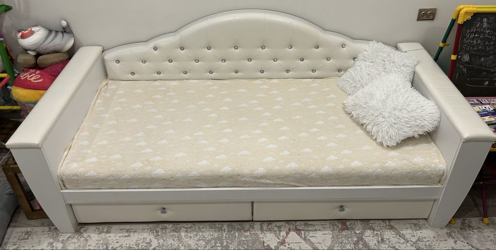 Продам кровать с матрасом размер 200*85