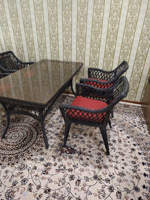 Фирма чинар. Комплект  1 стол 4 кресло. В наличии 10 комплектов.