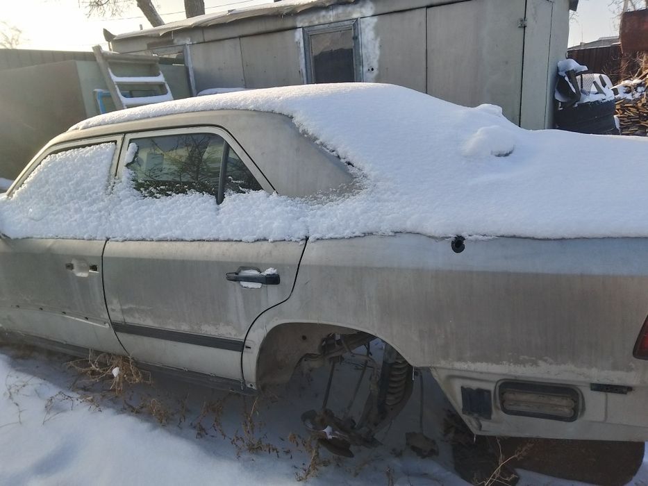 Продаёт Мерседес и ауди