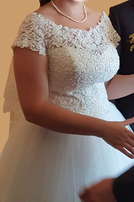 Rochie de mireasa marimea 46, cu talie reglabila,stare impecabila.