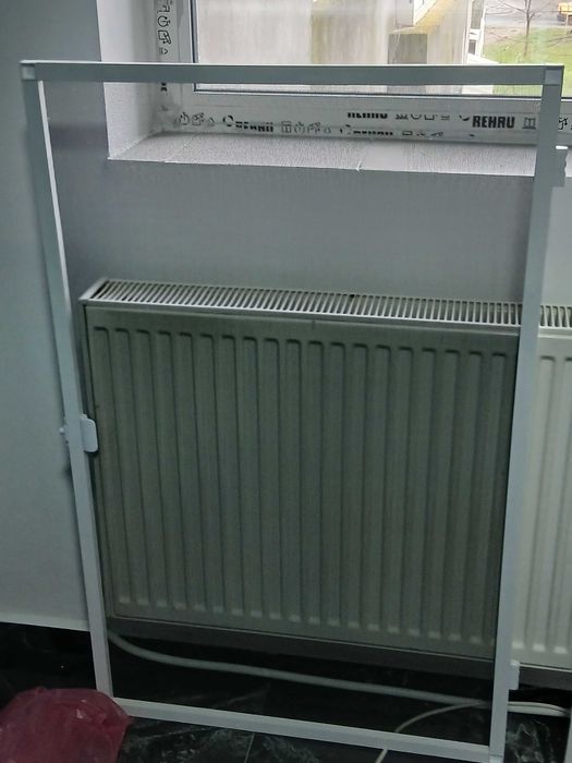 Plase geam din aluminiu