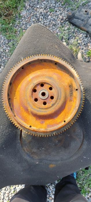 Маховик в сборе  на мазду 323