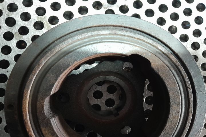 Fulie vibrochen J1093015 J1093015 Mazda 3 BM