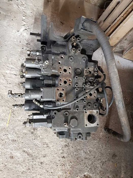 Distribuitor CASE CX210B