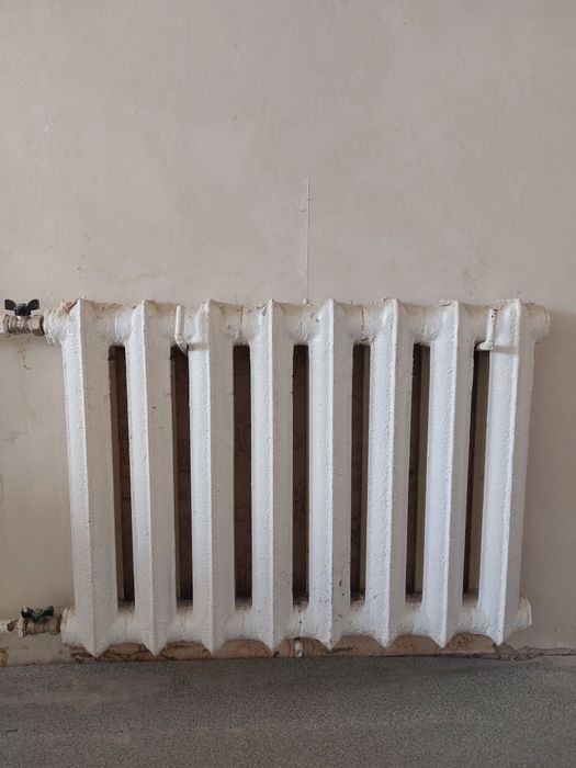 Продам  чугунные батареии