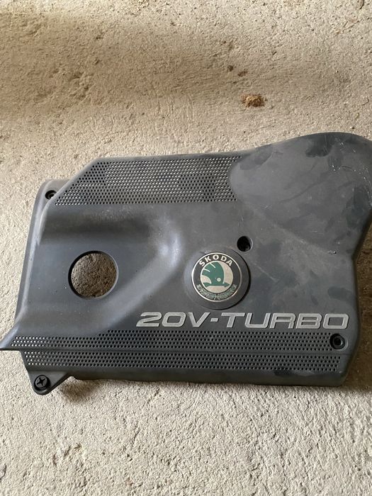 Пластмасов капак двигател Octavia