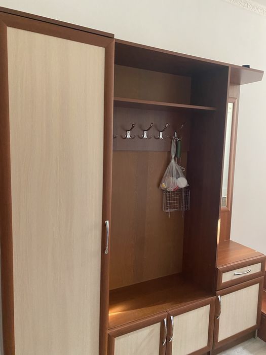 Компьютерный стол және прихожка сатылады