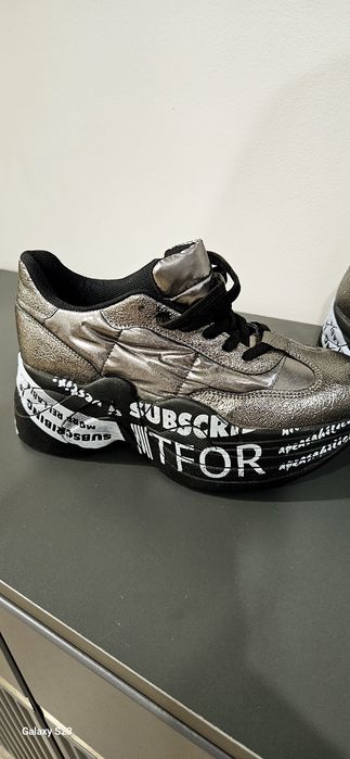 кожаные спортивные кроссовки