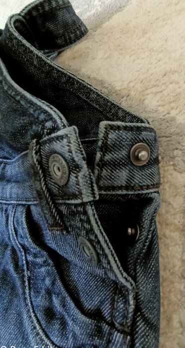 Продам джинсовый комбинезон на мальчика