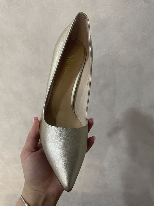 Продам новые красивые лодочки