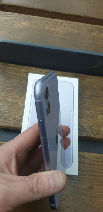 Продам Айфон 11 128g