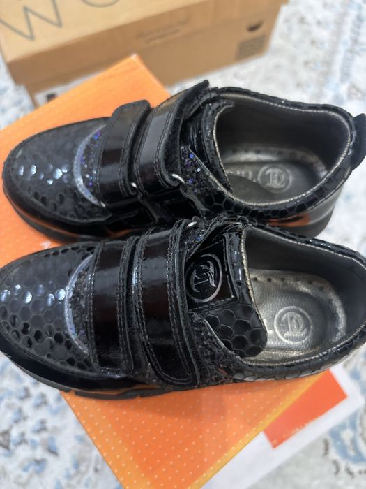 Продам обувь 5500 тг,