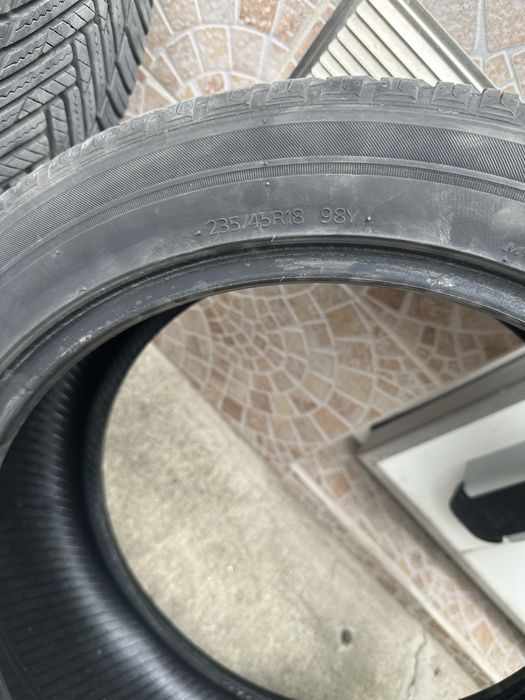 2 бр. 235/45/18 hankook всесезонни