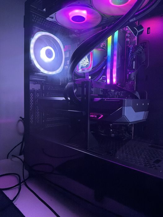 Gigabyte RX 9070 16GB GDDR6 256 bit Gaming OC similar RTX 5070TI