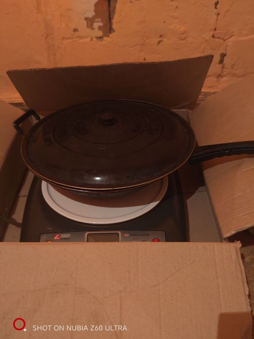 Продам индукционную плиту со сковородой вок