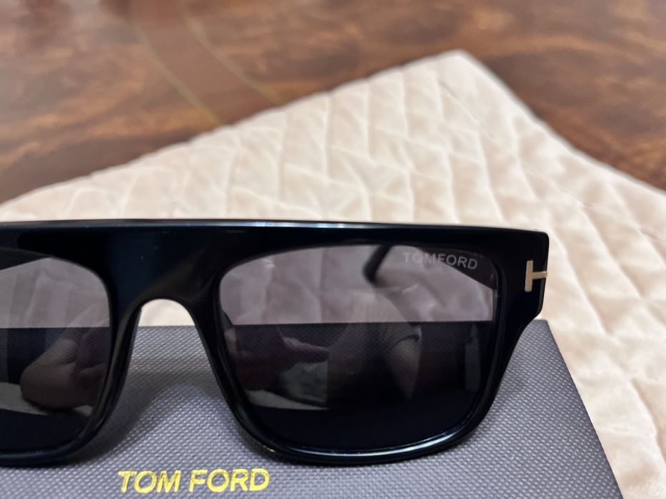 Солнцезащитные очки Tom Ford