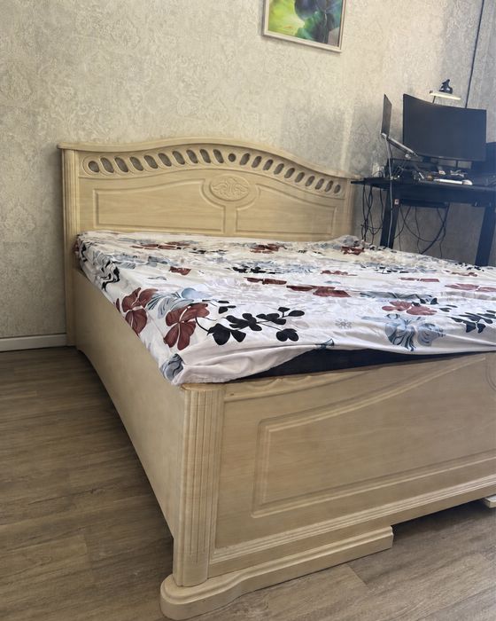 Двуспальная кровать 180×200 Keng Makon в хорошем состоянии