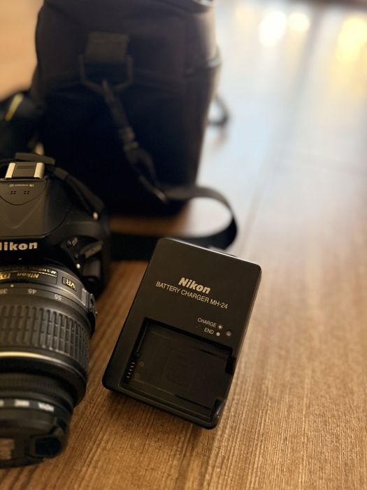 Nikon D5200 - aparat foto cu geanta