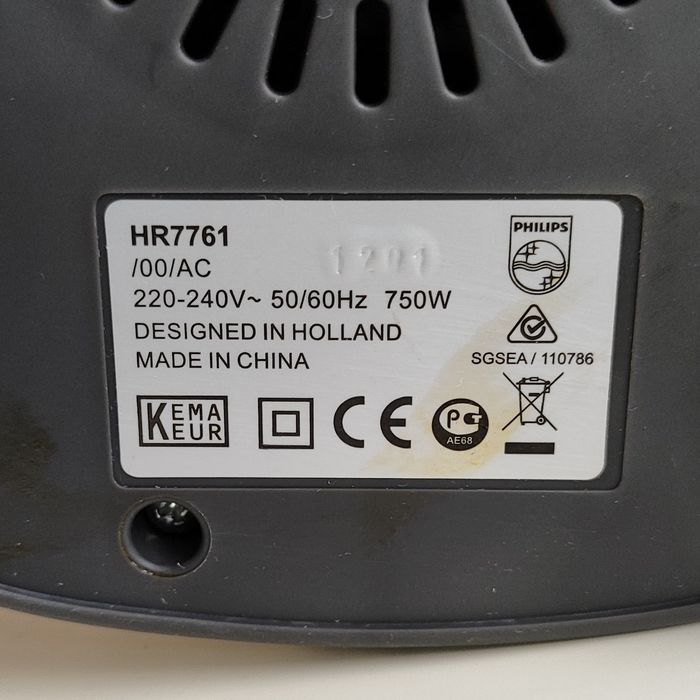 Кухненски робот Pilips HR7761 на части